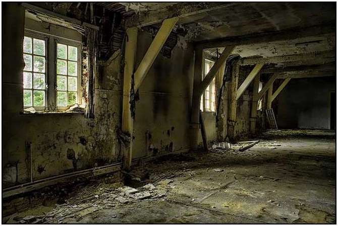Abandoned-Buildings-12.jpg