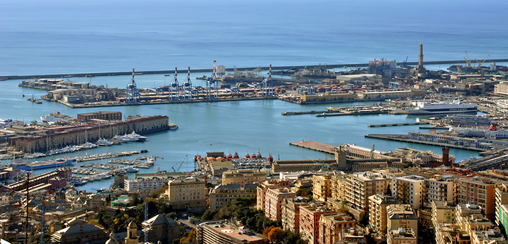 Genova_panorama_Porto_Antico.jpg