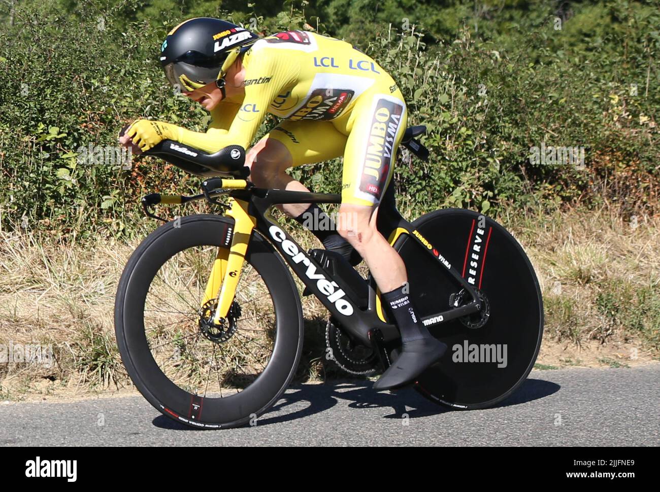 vingegaard-jonas-of-jumbo-visma-during-the-tour-de-france-2022-cycling-race-stage-20-time-trial-lacapelle-marival-rocamadour-407-km-on-july-23-2022-in-rocamadour-france-photo-laurent-lairys-dppi-2JJFNE9.jpg