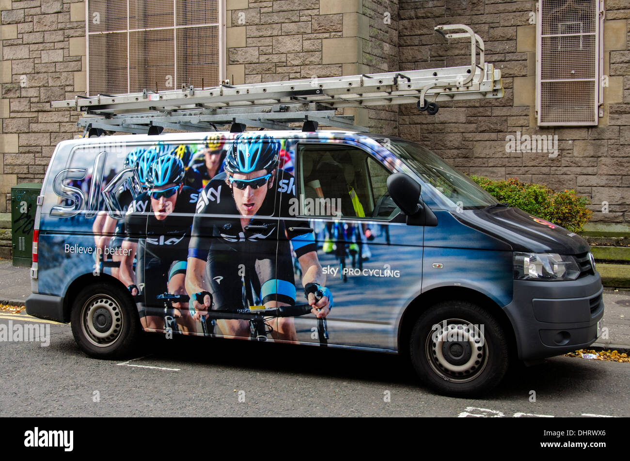 sky-television-aerial-installation-van-with-a-photograph-of-the-sky-DHRWX6.jpg