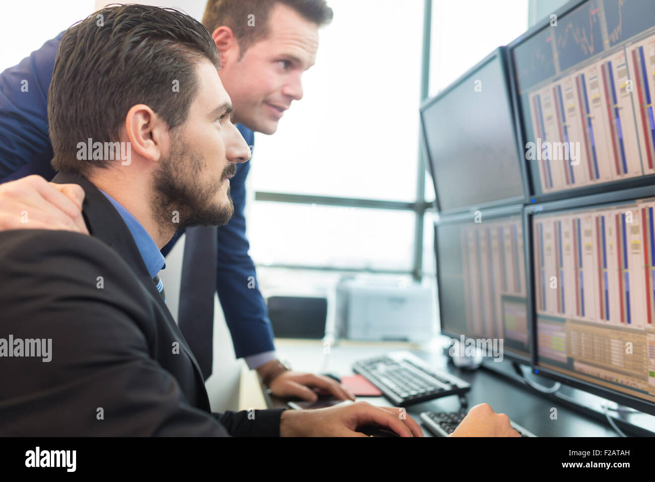 stock-traders-looking-at-computer-screens-F2ATAH.jpg