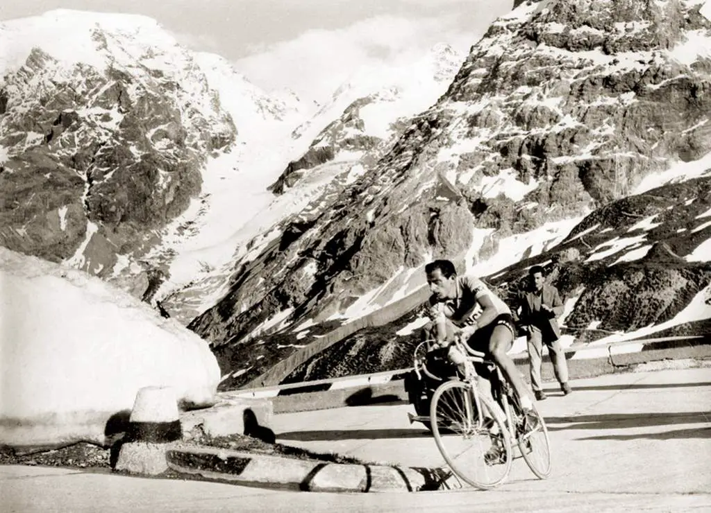 Fausto-Coppi-climbing-Stelvio-1953.jpg