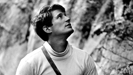 Galen-Rowell-portrait-at-Yosemite-1965-photo-credits-Glen-Denny-via-mrportercom-555x312.jpg