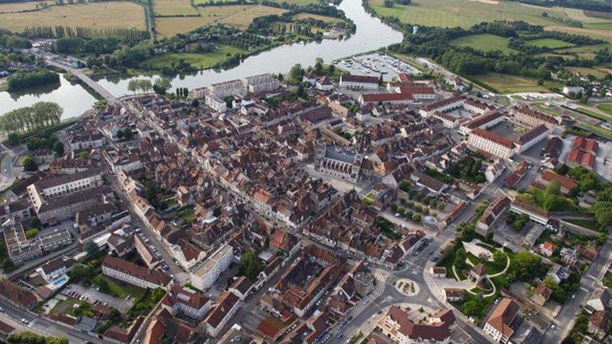 5ede8d4fc7859_640_x_360municipalesauxonne.jpg