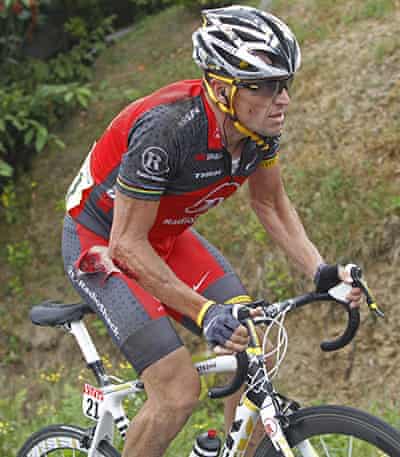 Lance-Armstrong-shows-his-013.jpg