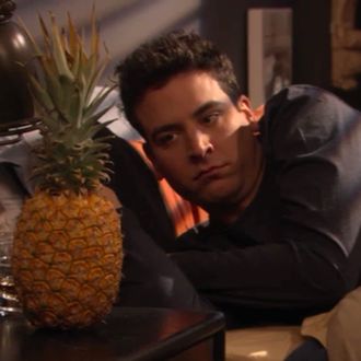 c8376abb59a20efb164485fa765cb25254-19-himym-pineapple.rsquare.w330.jpg