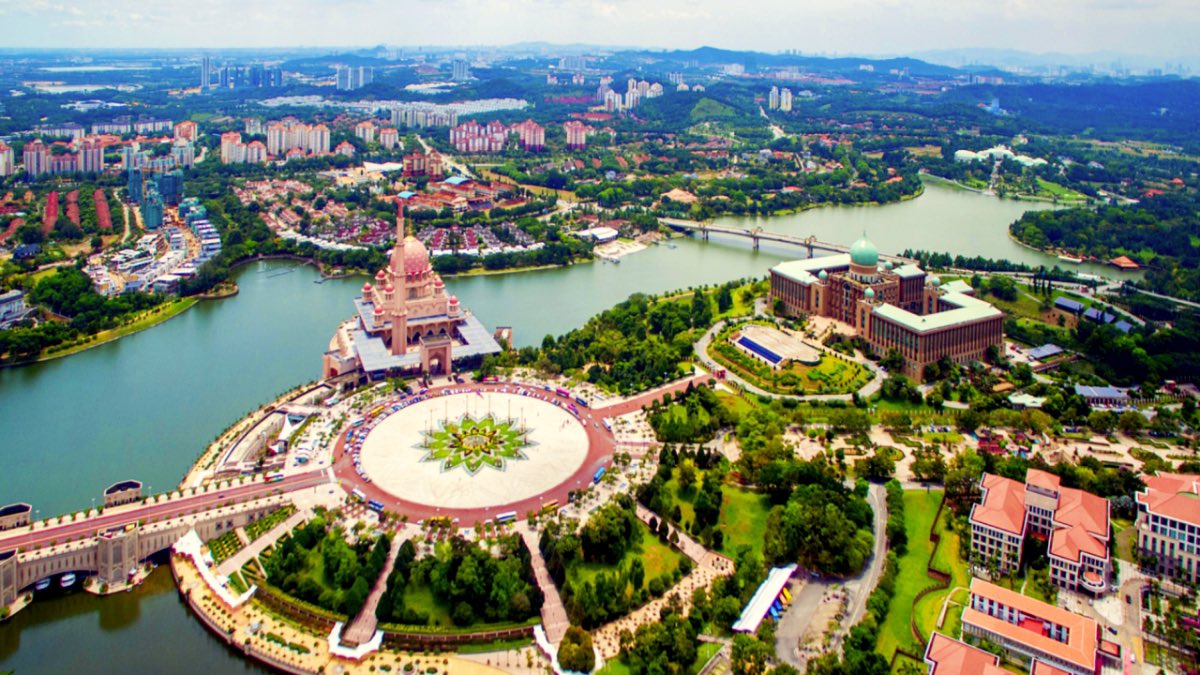 Life-in-Putrajaya-A-City-with-Magnificent-Architecture-Greenery.jpg