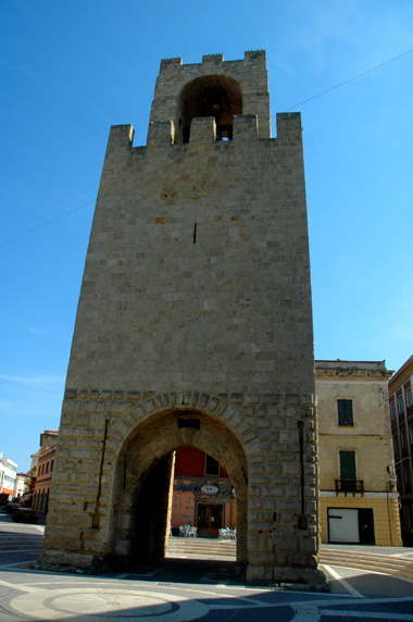 Tower_in_Oristano.jpg
