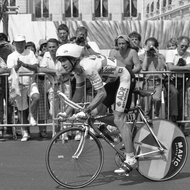 Greg_LeMond_1989_Tour_de_France_stage_21_TT_%28square_crop%29.jpg