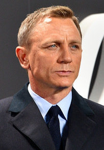 Daniel_Craig_-_Film_Premiere_%22Spectre%22_007_-_on_the_Red_Carpet_in_Berlin_%2822387409720%29_%28cropped%29.jpg