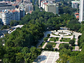 Sky_view_from_Taksim_Gezi_Park%2C_Istambul%2C_Turkey..jpg