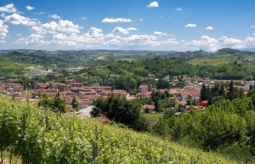 1024px-Canale%2C_panorama_-_panoramio.jpg