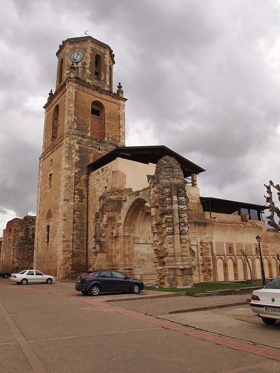 576px-Ruinas_del_Monasterio_de_Sahag%C3%BAn%2C_Leon.JPG