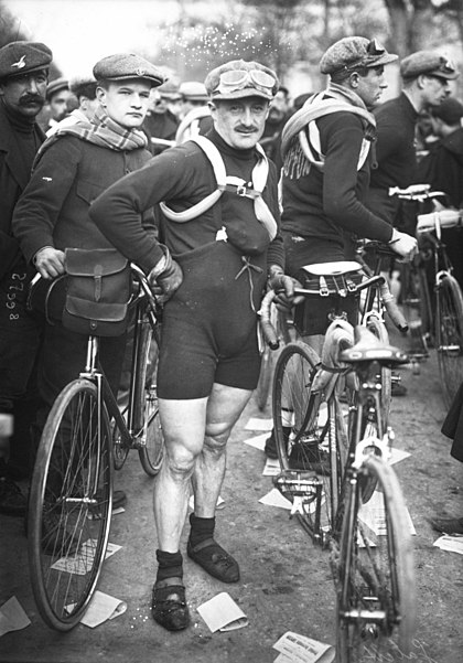 420px-Carlo_Galetti_-_Paris-Roubaix_1913.jpeg