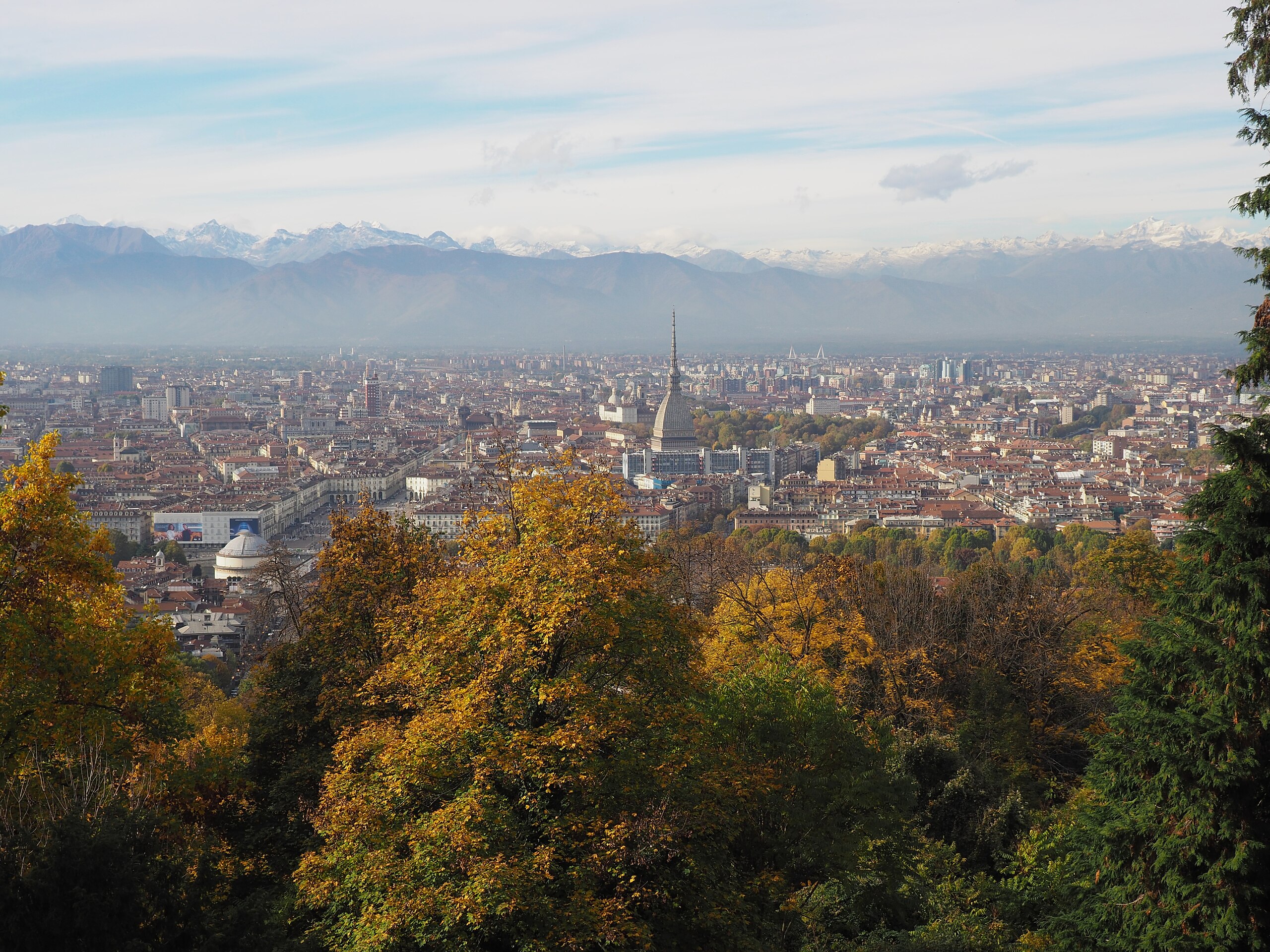 2560px-Vista_su_Torino_da_Villa_Genero.jpg
