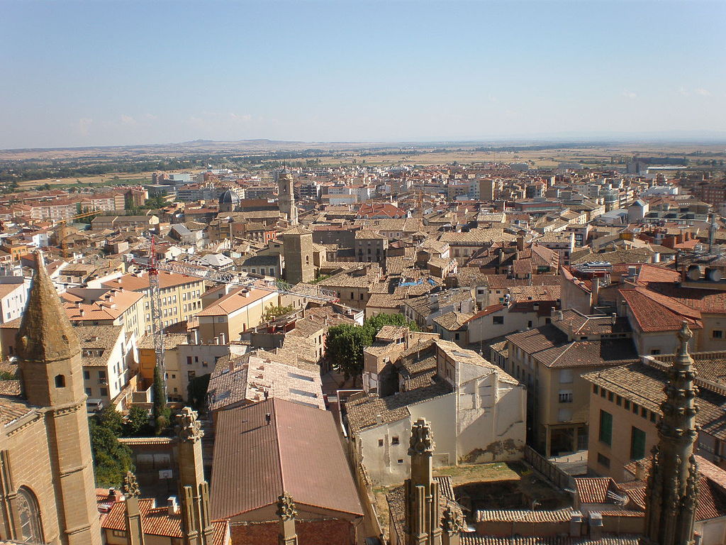 1024px-Huesca_desde_la_Catedral_I.JPG