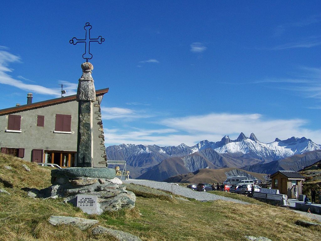 1024px-Col_de_la_Croix_de_Fer_%28Savoie%29.jpg