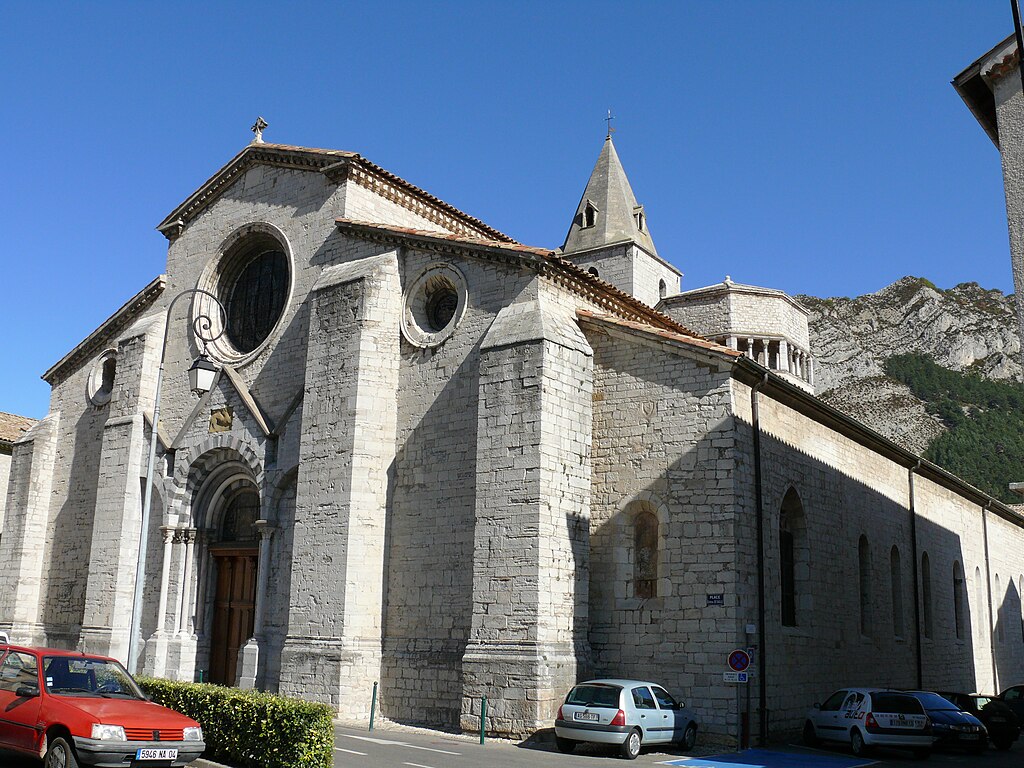 1024px-Sisteron_-_Cath%C3%A9drale_Notre-Dame-des-Pommiers_-208.jpg