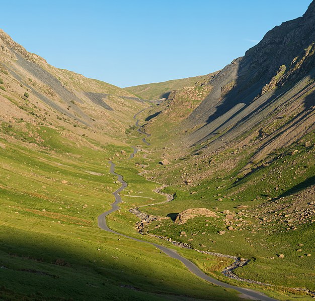 626px-Honister_Pass%2C_Lake_District%2C_Cumbria%2C_UK_-_Diliff.jpg