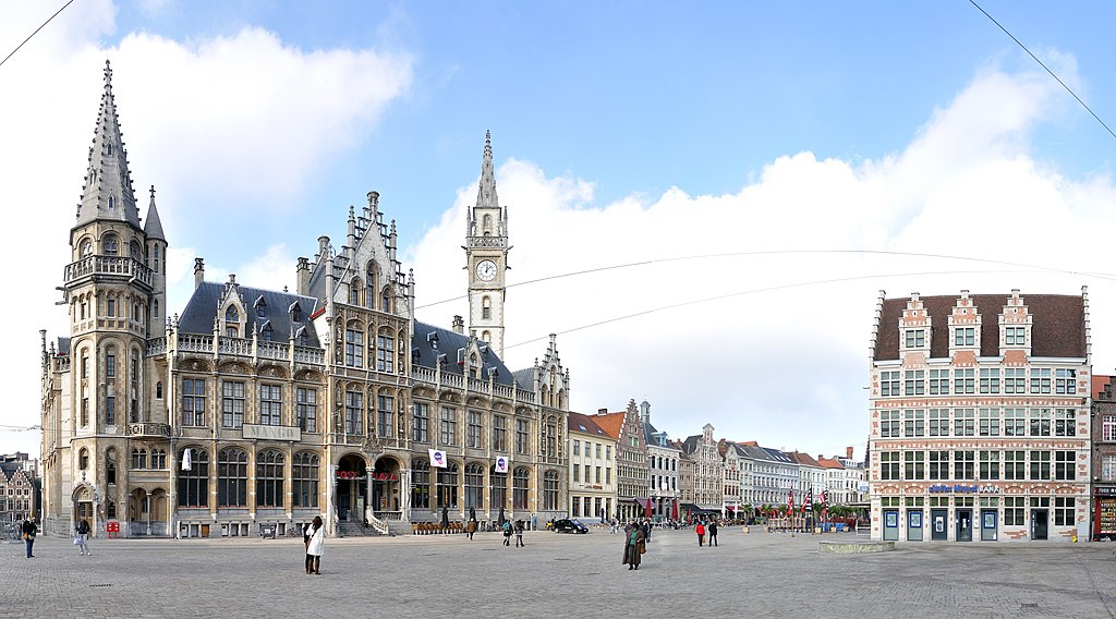 1024px-Korenmarkt_-_Gent%2C_Belgium_-_November_1%2C_2010_-_panoramio.jpg