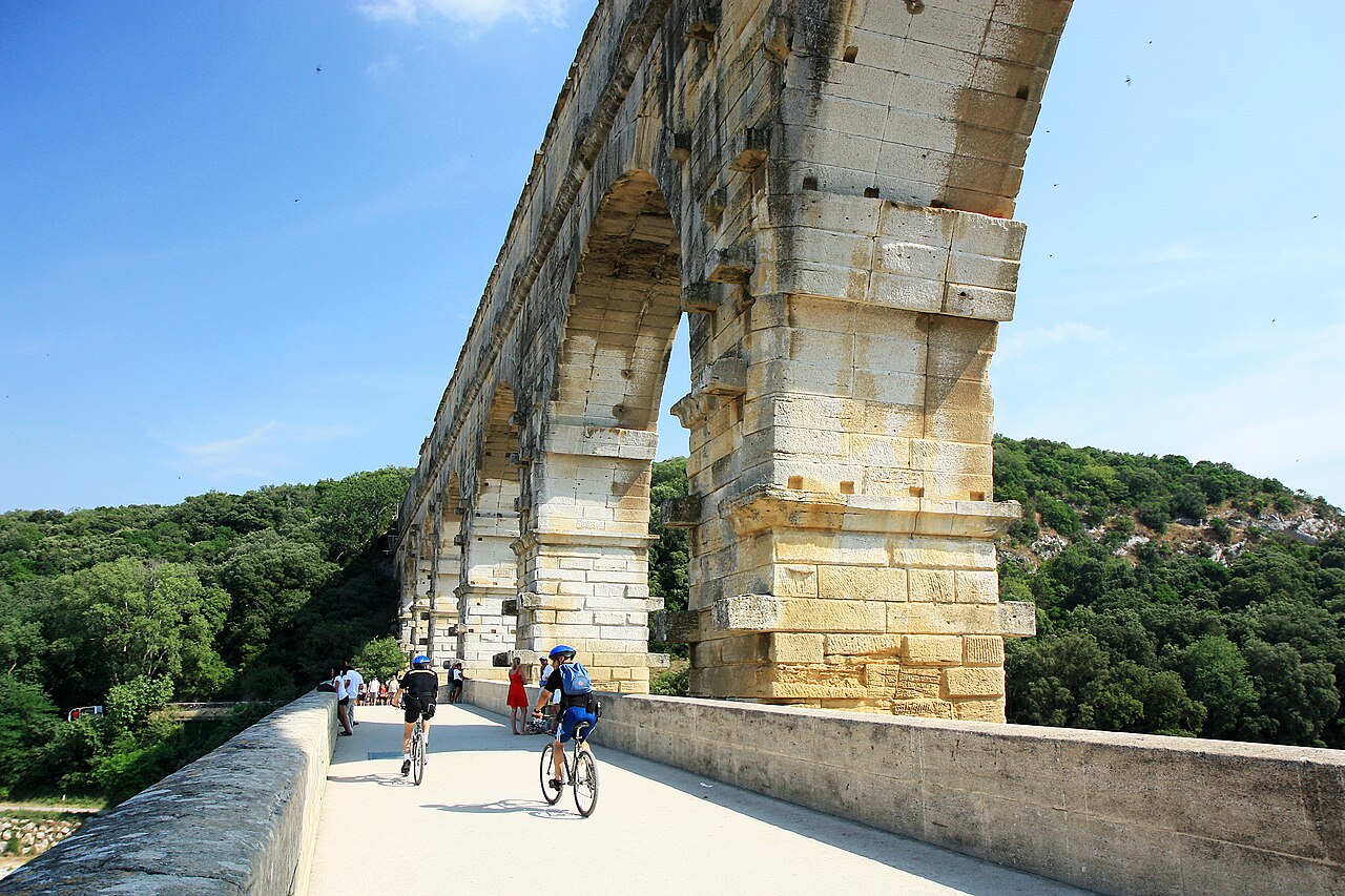 1280px-Pont_du_Gard_pont_moderne.jpg