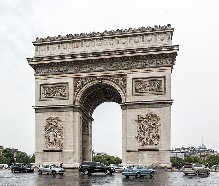 704px-Paris%2C_Triumphbogen_--_2014_--_1624.jpg