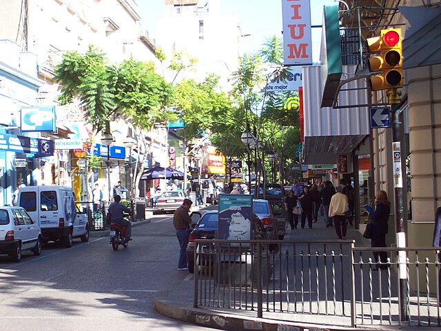 640px-Calle_en_Salto.jpg