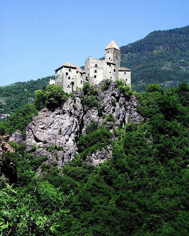 614px-Schloss_Karneid.jpg