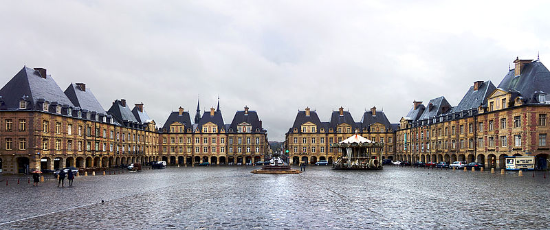 800px-Charleville_place_ducale_face.jpg