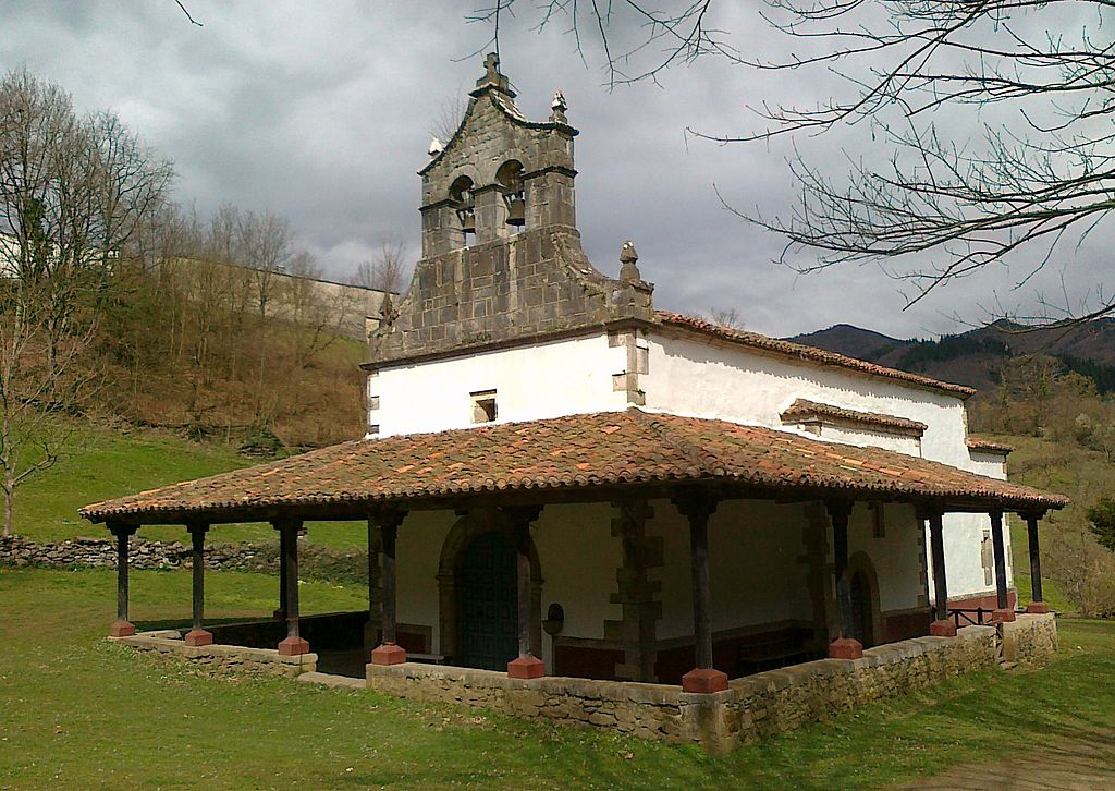 1024px-Santuario_de_Miravalles-Flanco_sur_este.jpg