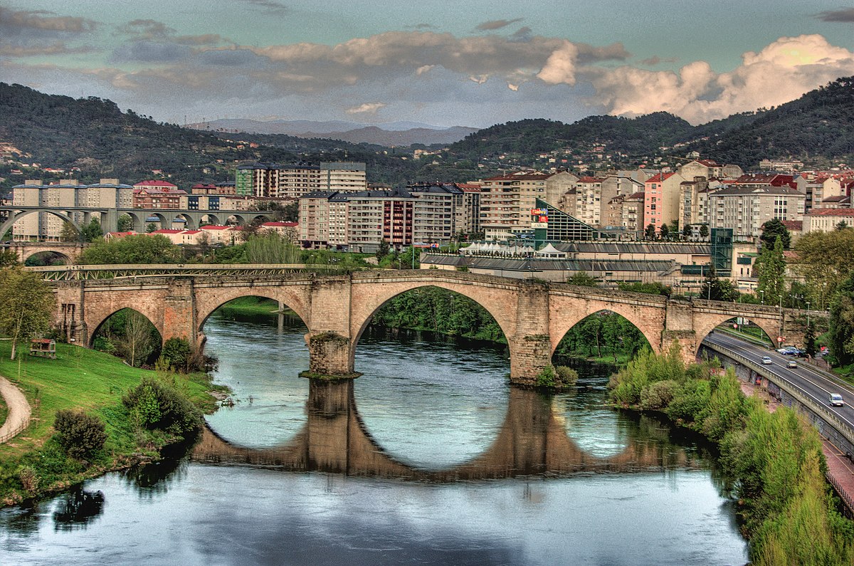 1200px-Roman_bridge%2C_Ourense_%28Spain%29.jpg