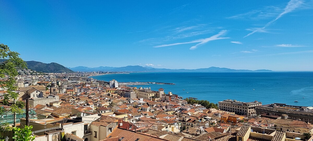 1200px-Panorama_of_salerno_from_arechi.jpg