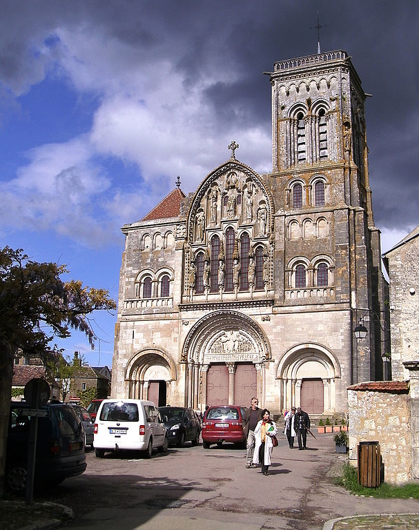 607px-Basilique_Sainte-Marie-Madeleine_de_V%C3%A9zelay.jpg