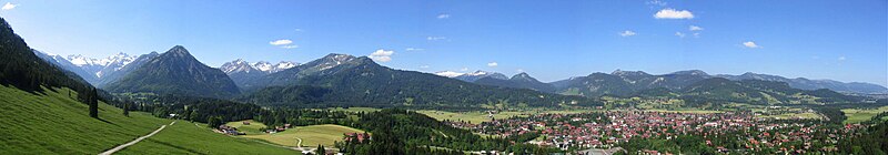 800px-Oberstdorf_Panorama.jpg