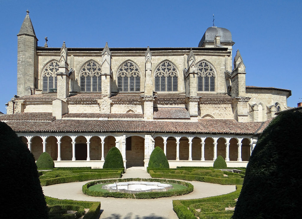 1024px-Marmande_-_%C3%89glise_Notre-Dame%2C_clo%C3%AEtre_et_jardin.JPG