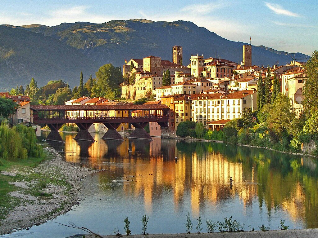 1024px-Bassano_del_Grappa_Abendstimmung.jpg