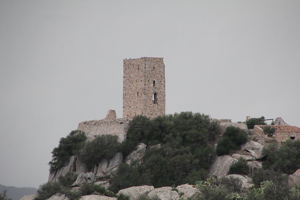 1024px-Olbia%2C_castello_di_Pedres_%2803%29.jpg