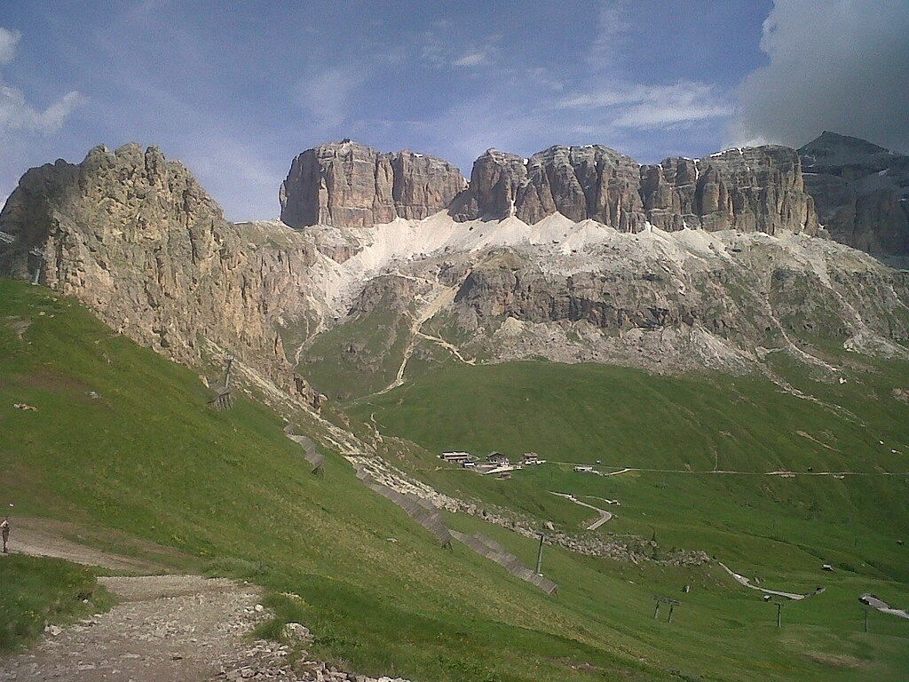 1024px-Sella_from_Viel_dal_pan.jpg