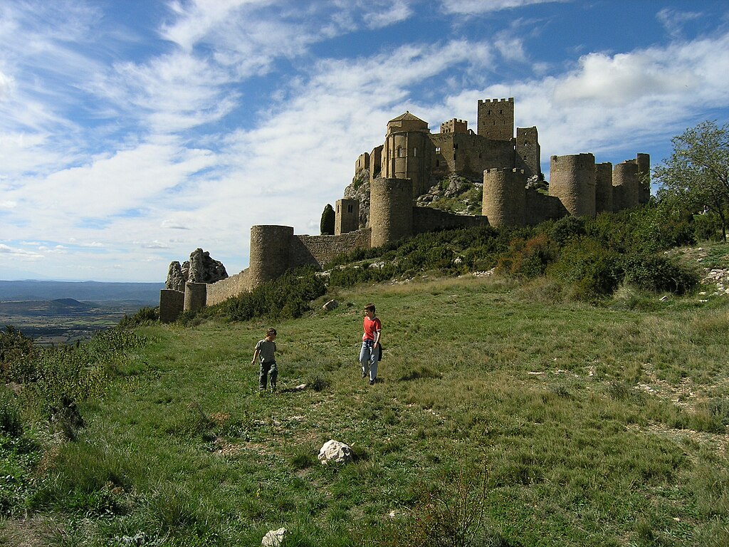 1024px-Castillo_de_Loarre_2006.jpg