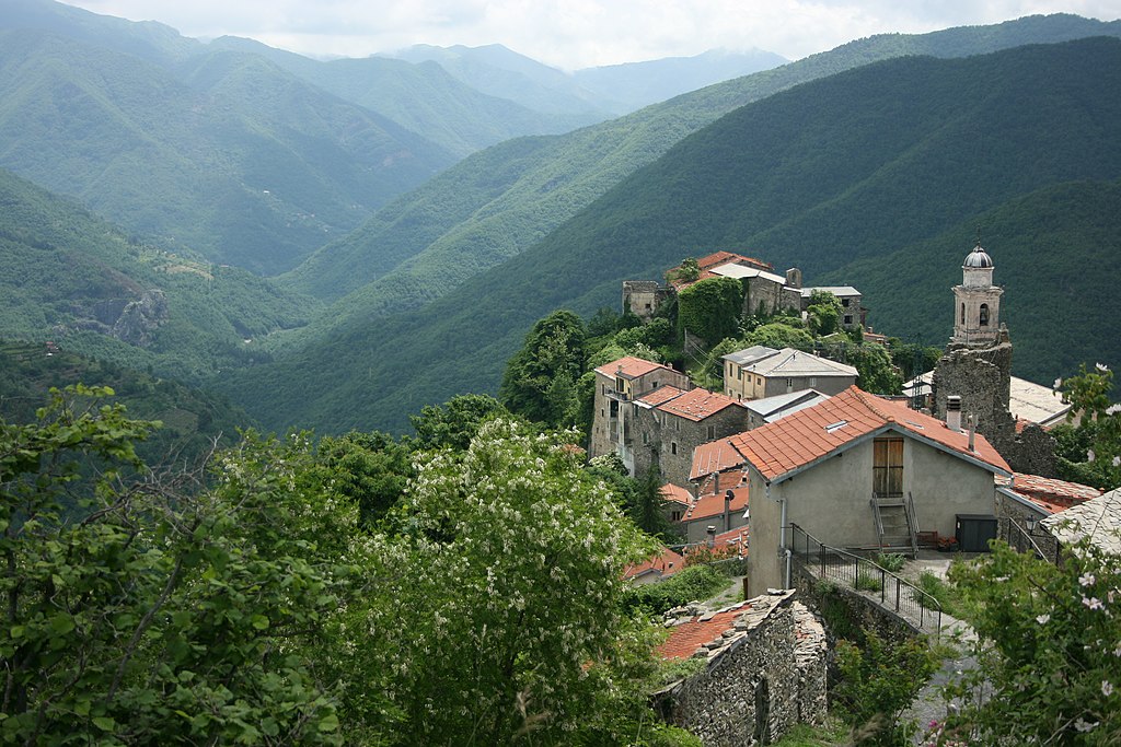 1024px-Triora_dal_cimitero.jpg