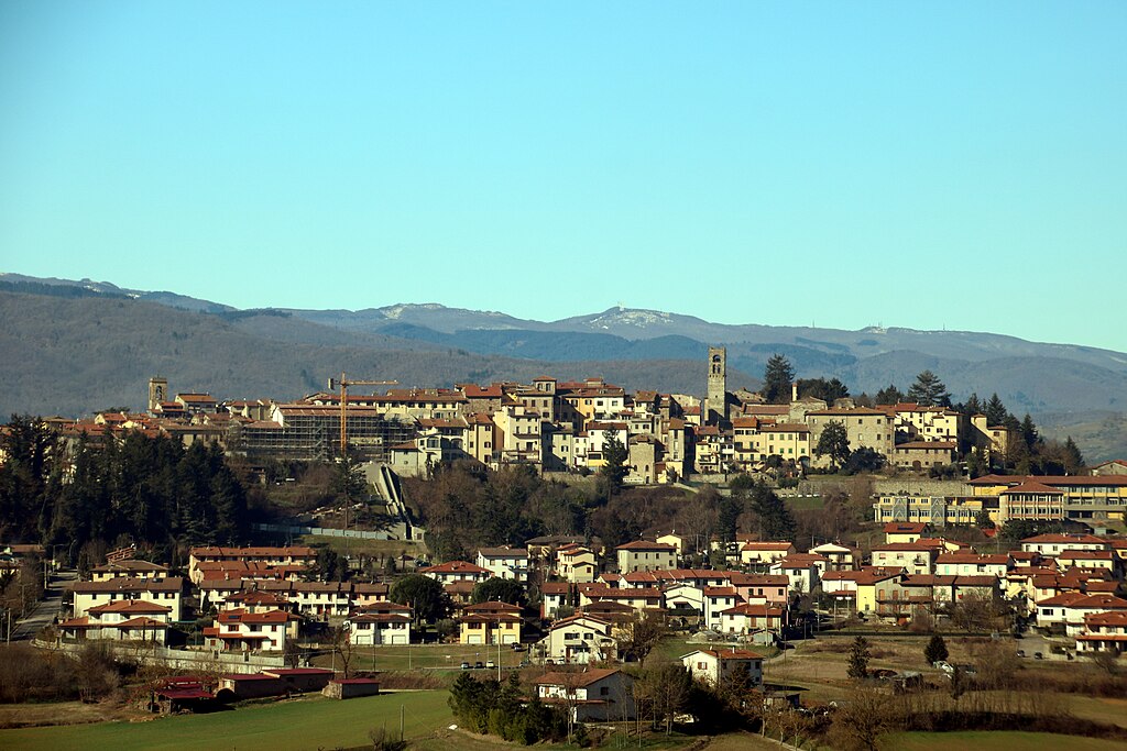 1024px-Veduta_panoramica_di_Bibbiena_%28Ar%29_01.jpg