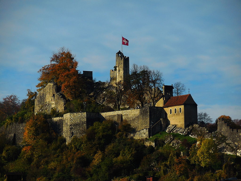 1024px-Baden_Schloss_Stein_2014-11-07.jpg
