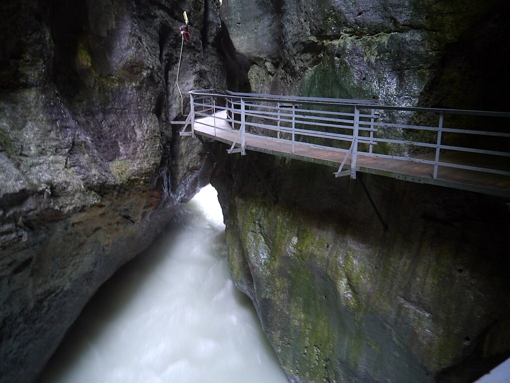 1023px-Schweiz_Aareschlucht_77.JPG