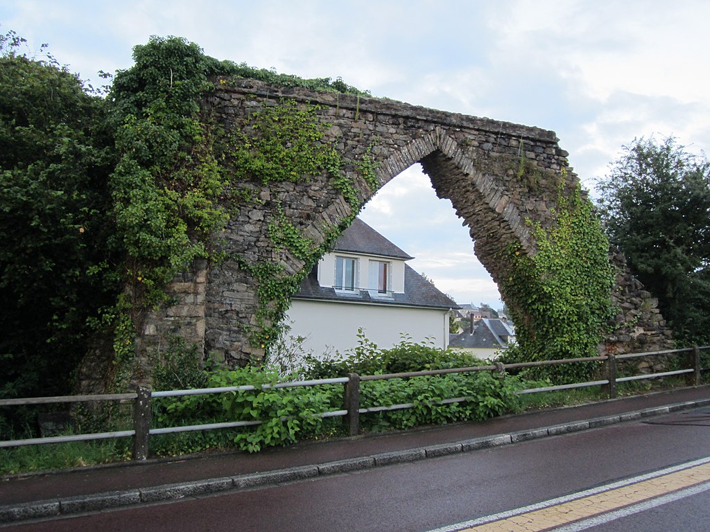 1024px-Coutances_-_Vestiges_de_l%27Aqueduc_04.JPG