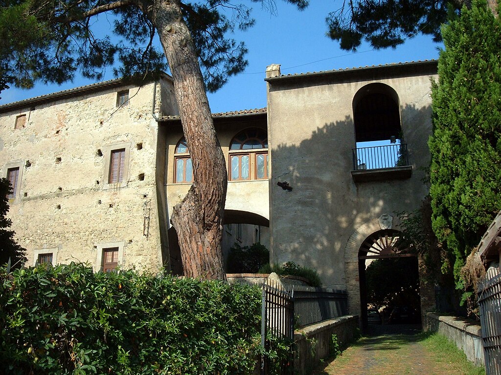 1024px-Isola_Farnese_-_Castello_Farnese_1.JPG