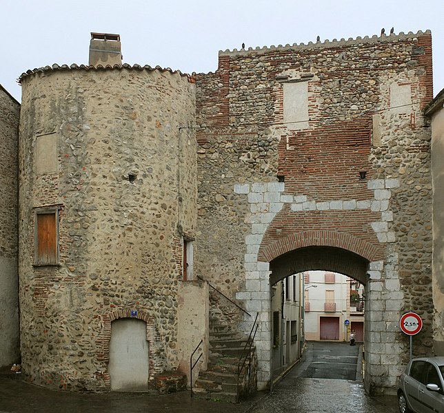 644px-Elne_porte_de_collioure.jpg