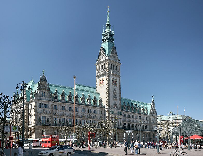 782px-HH_Rathaus_pano1.jpg