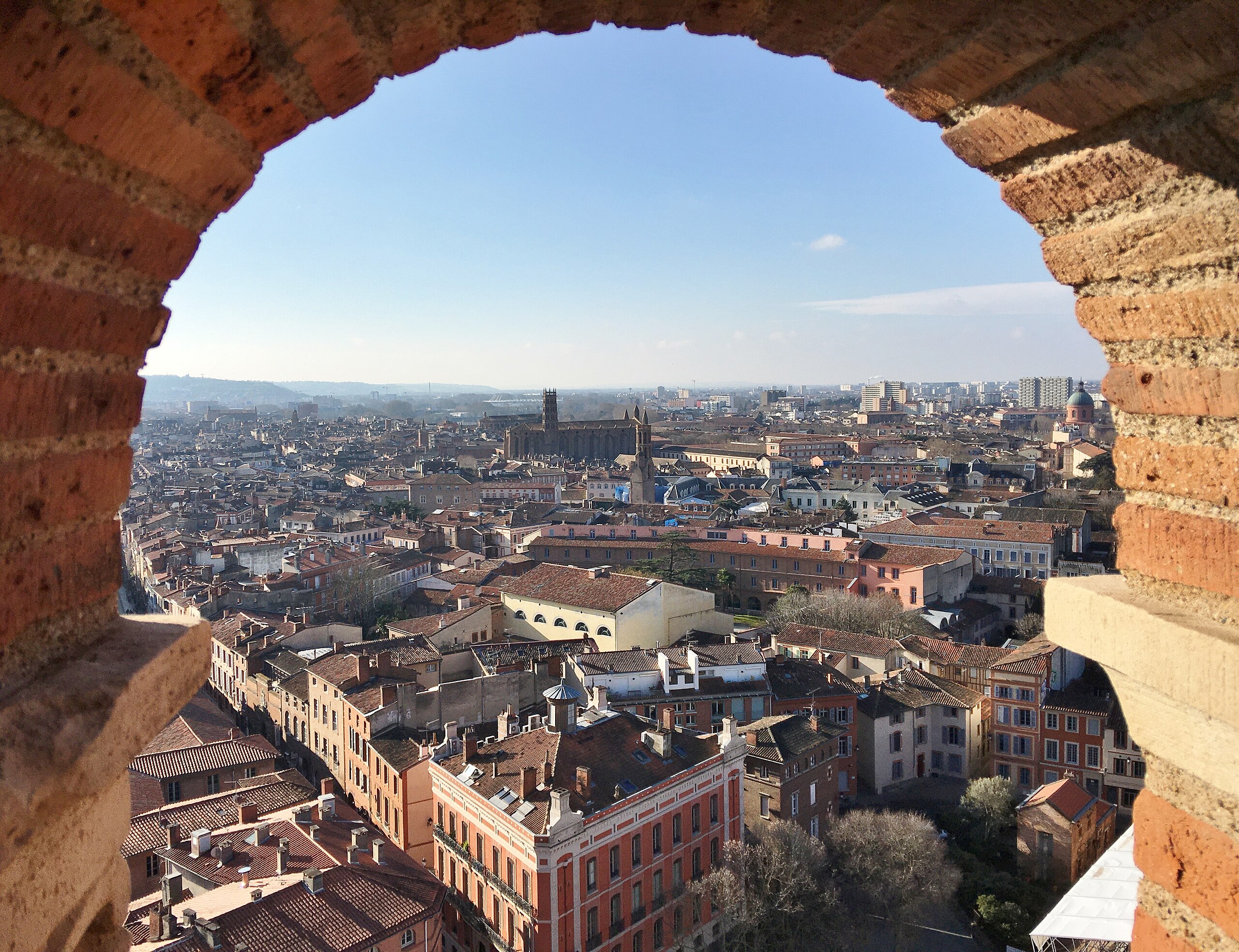 2560px-Toulouse_-_vue_du_Vieux_Toulouse_depuis_St_Sernin_06.jpg