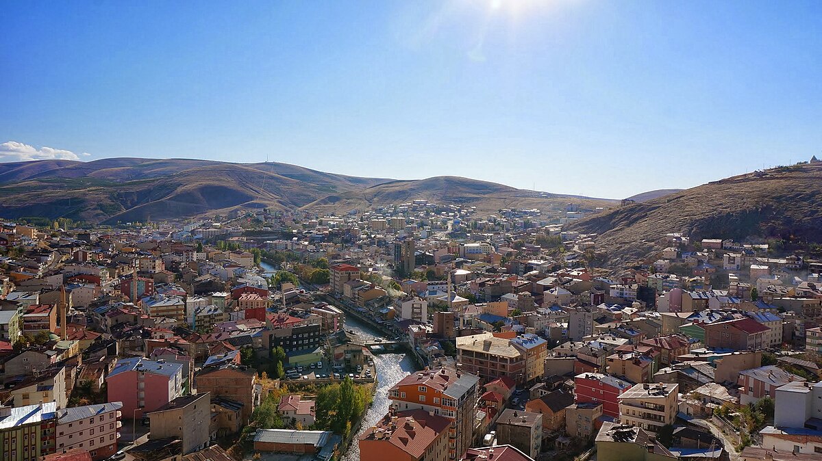 1200px-Bayburt%2C_69000_Bayburt_Merkez-Bayburt%2C_Turkey_-_panoramio_%284%29.jpg