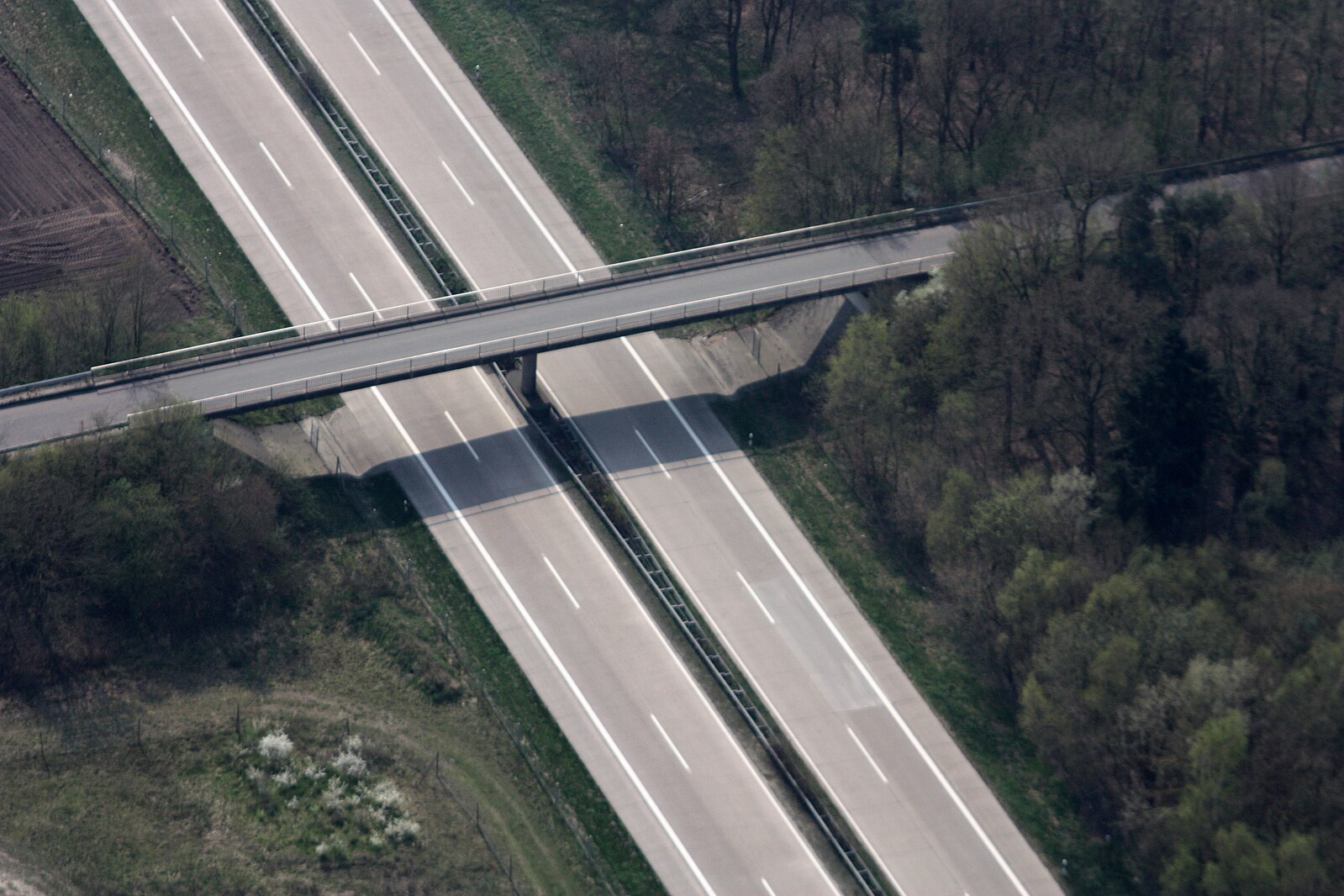 1599px-Autobahnbrücke_A28_127.JPG
